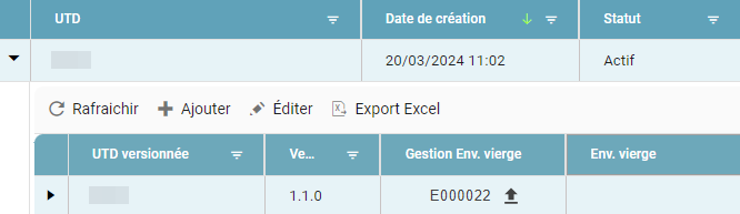 Column "Gestion Env. vierge" (Blank Env. Management) of the versions table, with the upload icon